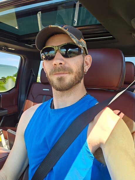 Johnny Rockit onlyfans posts