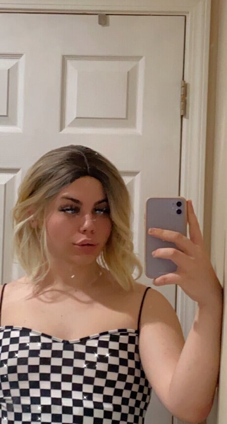 Athena Grey naked onlyfans leak