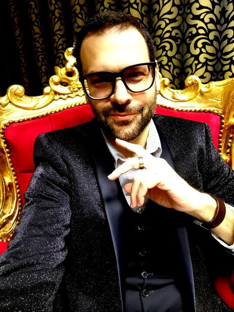 Gartner s Brothel Iztok faking Gartner_ nude on onlyfans