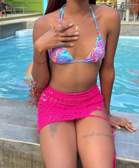 Baby Vixen onlyfans striptease