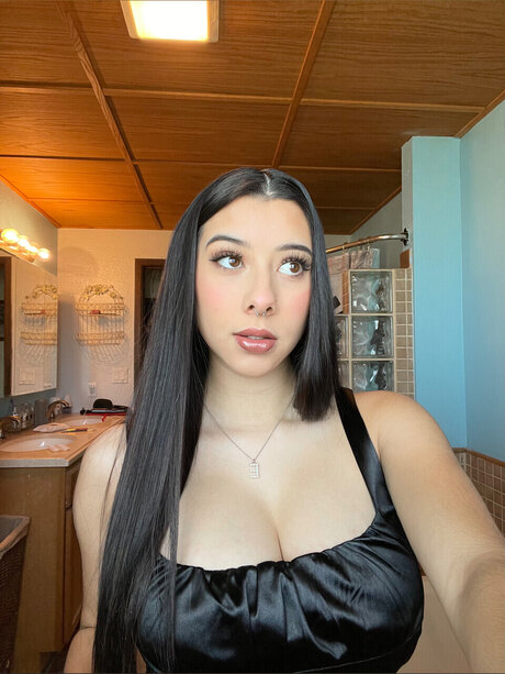 Emely Jeanine nudes only fans