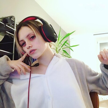 Debbie Axolotl leaked onlyfans free