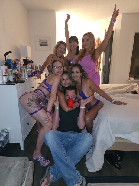 Mr TeenyBikini naked onlyfans pics