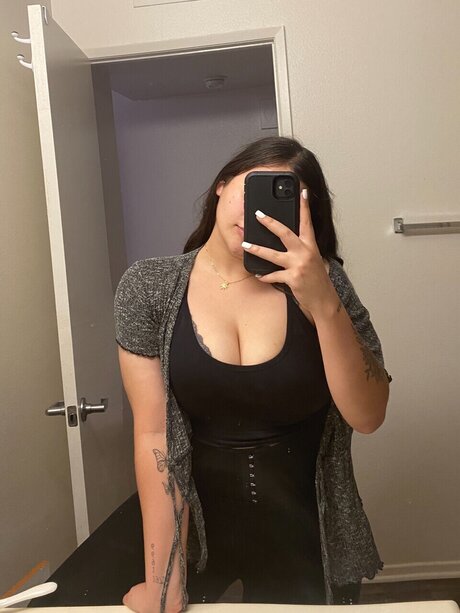 Leslie Gomez onlyfans free content