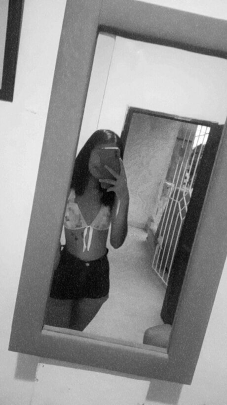 Yiniris nude onlyfans pics