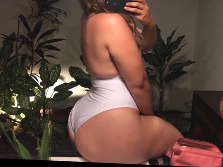 BouncyBella onlyfans photos