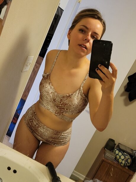 Sparks Model onlyfans explicit content