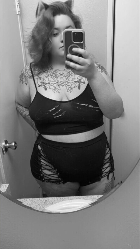 Scarletfireblood onlyfans naked pics