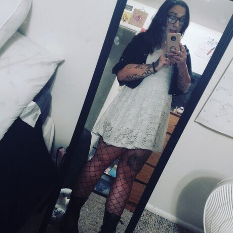 Beezzy_ onlyfans lesk