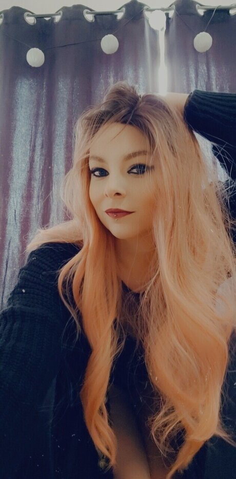 Funny shy girl nude on onlyfans