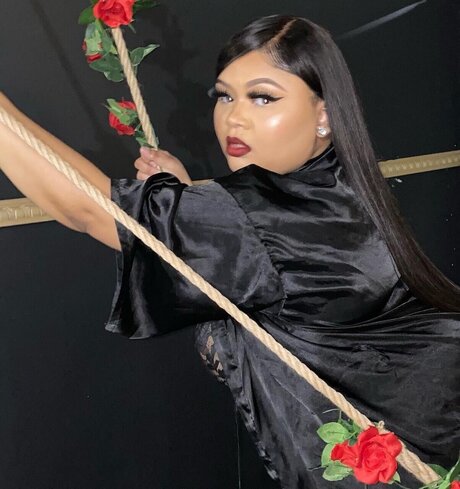 SadeTheMogul onlyfans leaked tits