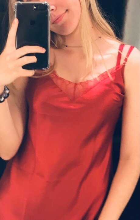 Lily Moore onlyfans creator