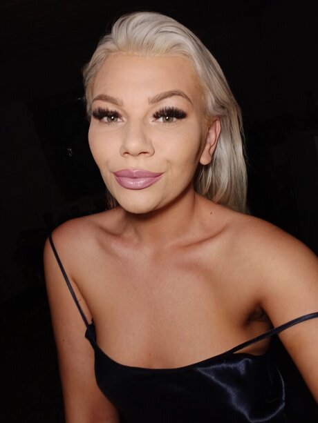 Elena Blondie onlyfans model photos