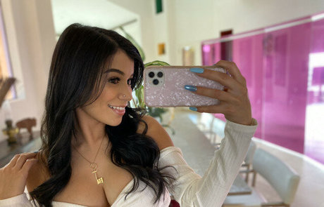 Savannah Sixx leaked onlyfans content