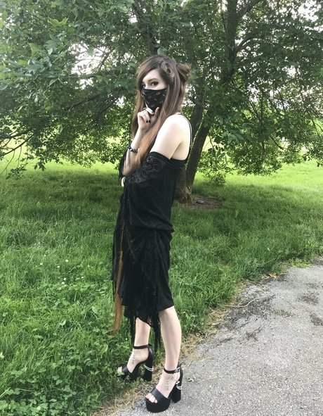 _elaine arbor topless onlyfans