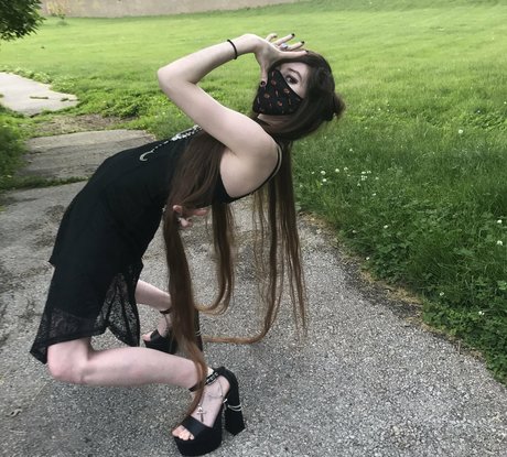 _elaine arbor onlyfans posts