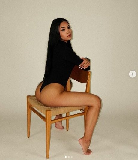 Nina Cavallero onlyfans leajs