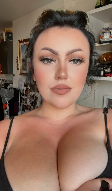 Chloe Louise ass onlyfans