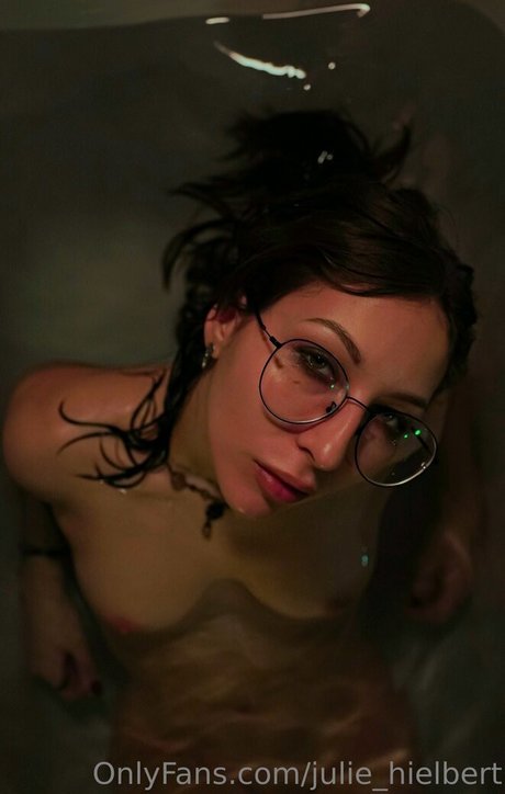 Julie Hielbert onlyfans striptease