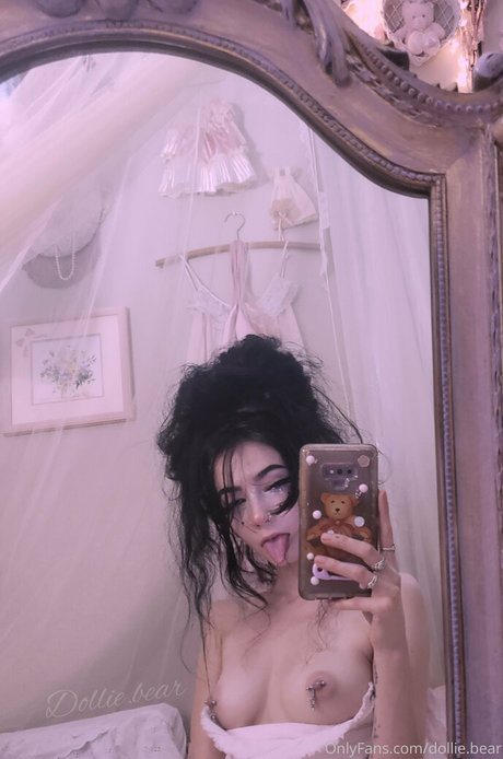 Dollie Bear onlyfans leaks.
