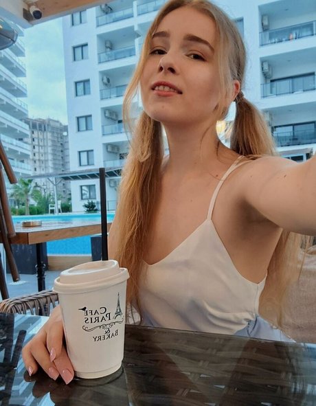 LilRoxxxy onlyfans photos