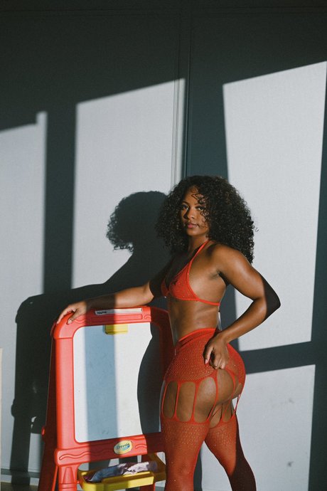 Saleema Mansur topless onlyfans