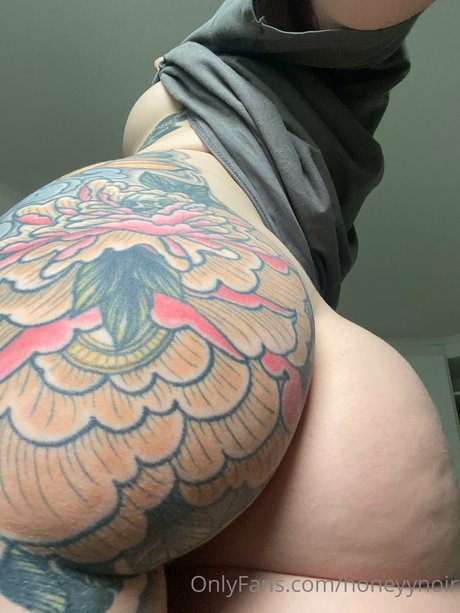 Honeyy Noir onlyfans naked