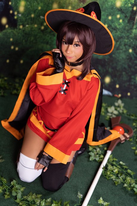 Akane Araragi nude onlyfans