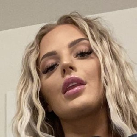 Kendra Karter onlyfans leaked.