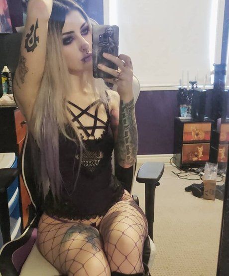 LadySurvival onlyfans images