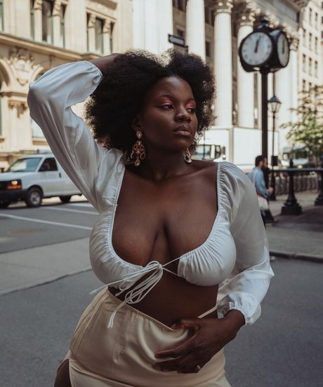 Stylebyambre IG onlyfans strip tease