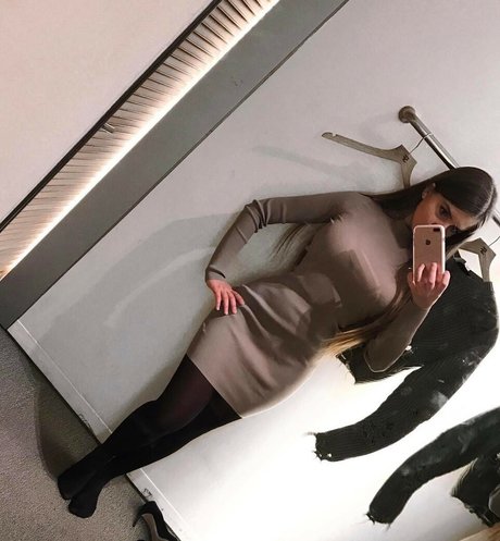 Elizabeth M onlyfans leaks.