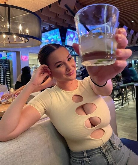 Madeline P naked onlyfans leaked