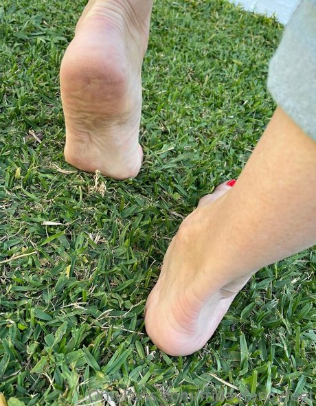 fridayfancyfeet nude onlyfans leaks