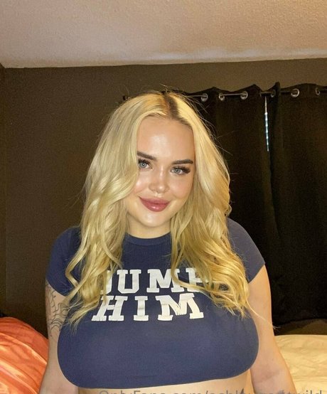 ashleygoeswild onlyfans content