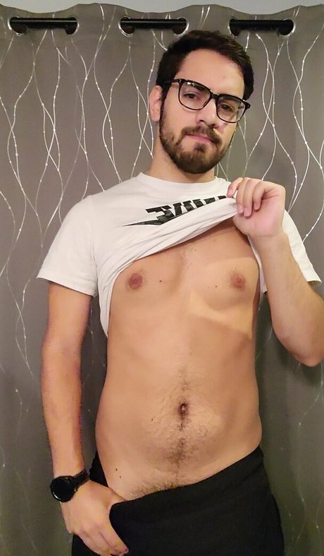 tragicgaynerd topless onlyfans