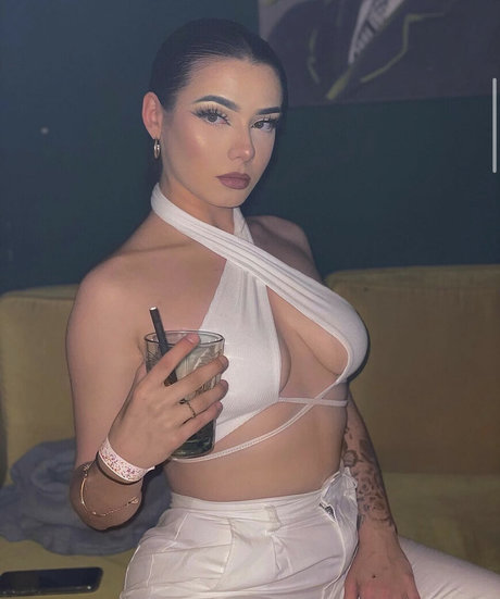 laleesx onlyfans leajs