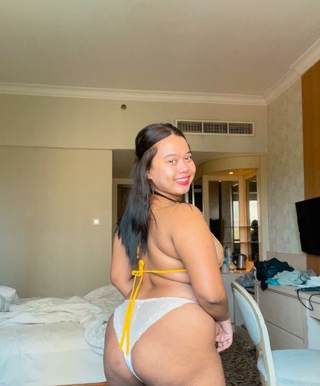 Yvonnecurvyqueen onlyfans model photo