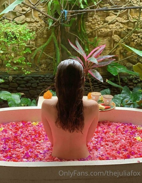 julia1foxx onlyfans strip tease