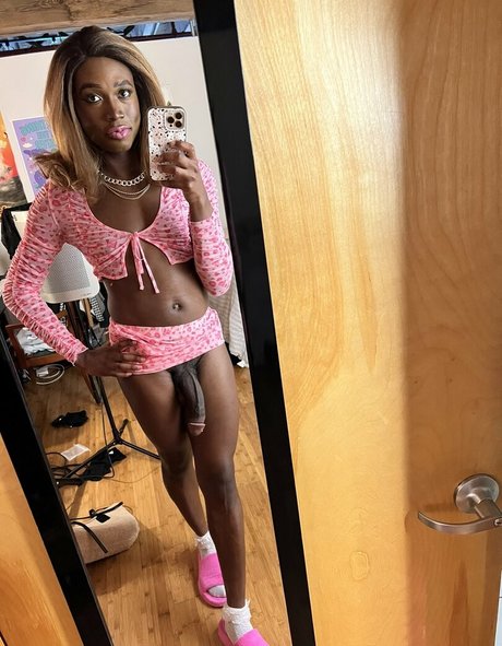 Itsvaleriemay naked on onlyfans