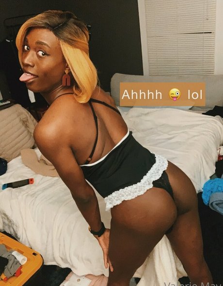 Itsvaleriemay nude leaked onlyfans