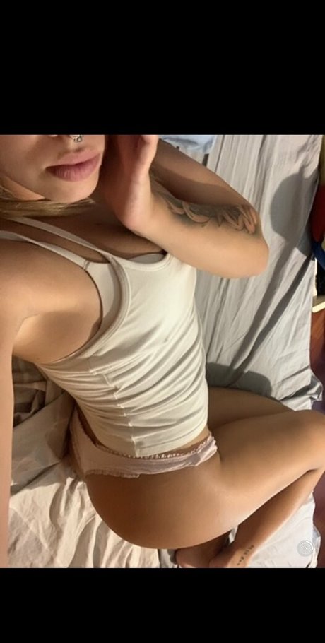 lararoxyrox onlyfans leaks naked