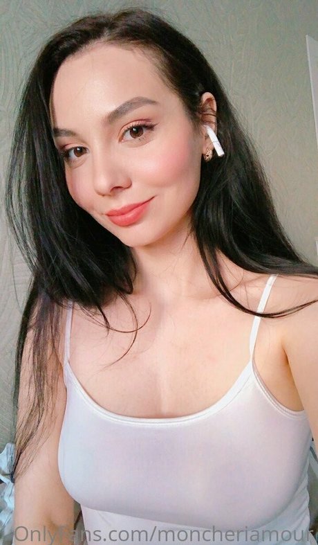moncheriamour onlyfans leajs