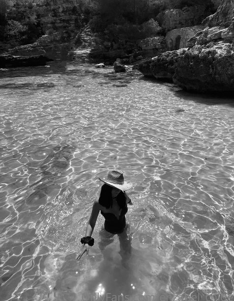 enzabel chloe onlyfans explicit content