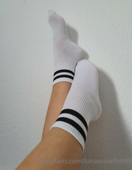 lunascutefeet99 onlyfans pics leaked