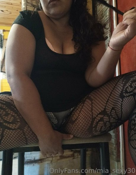 mia sexy30 onlyfans leak xxx