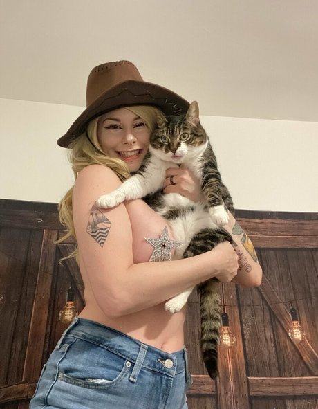 lisasayshello en onlyfans