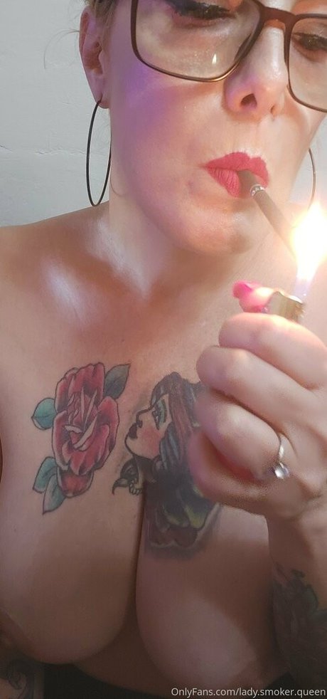 lady smoker queen onlyfans nude