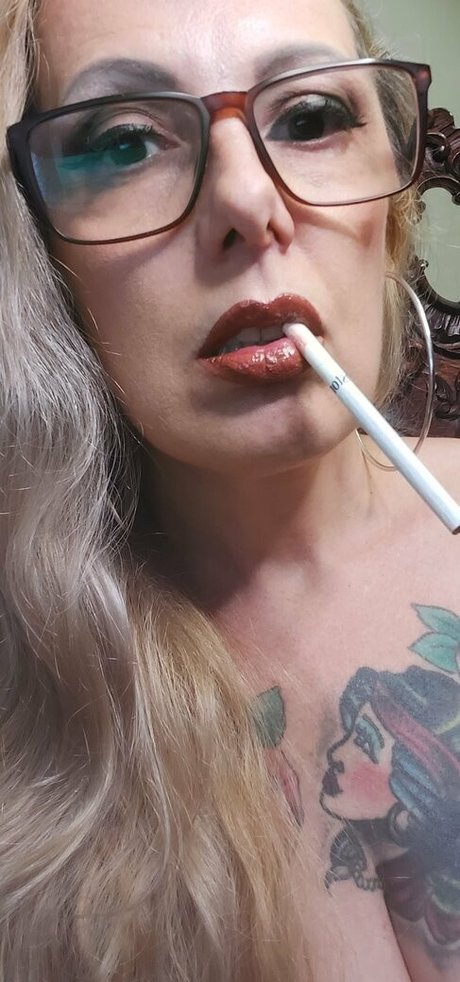 lady smoker queen new onlyfans leaks