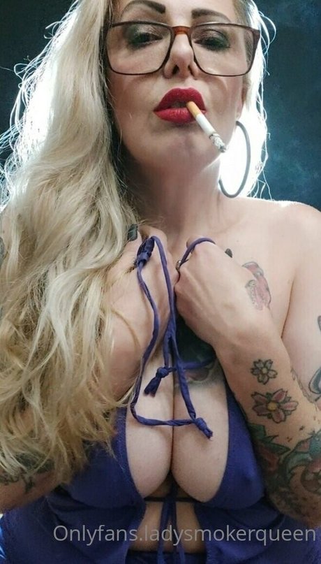lady smoker queen onlyfans model photos